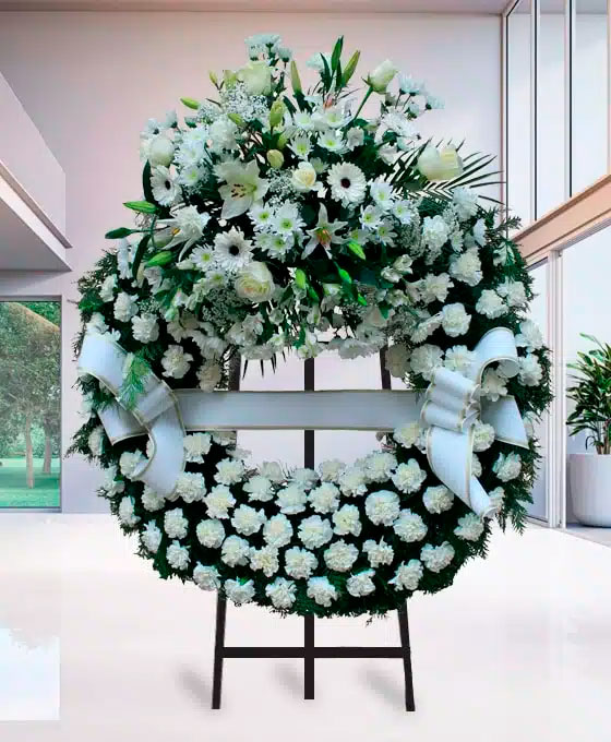 Corona Funeraria de claveles blancos para Tanatorio Hermanos Alastrué Huesca